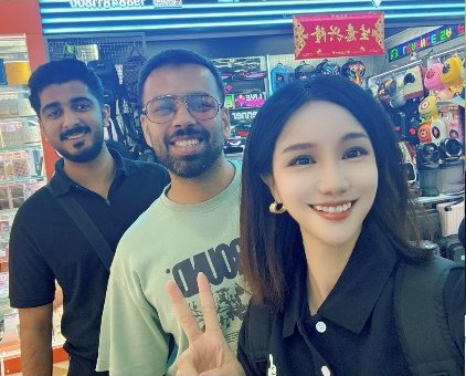 Diva with buyers in a wholesale market district.